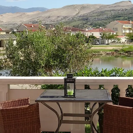 Rija Apartmán Pag Town