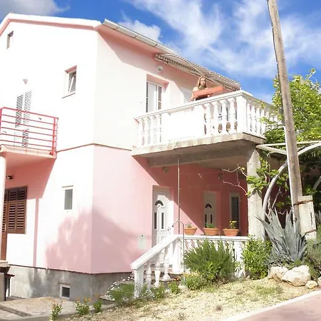 Rija Apartman Pag Town